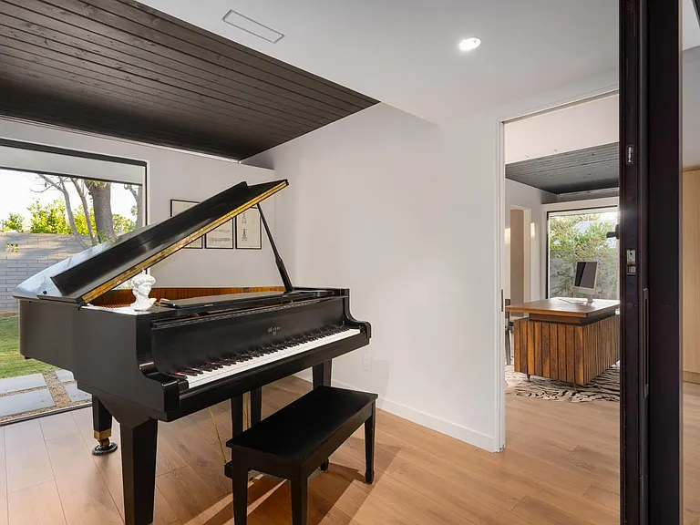 5311 E Mitchell Dr — Photo 18