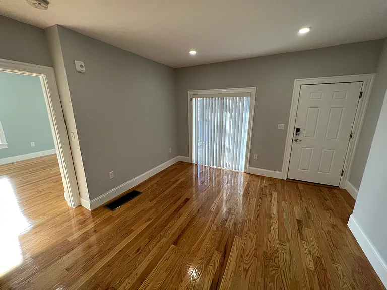 372 Oxford St #2 — Photo 7