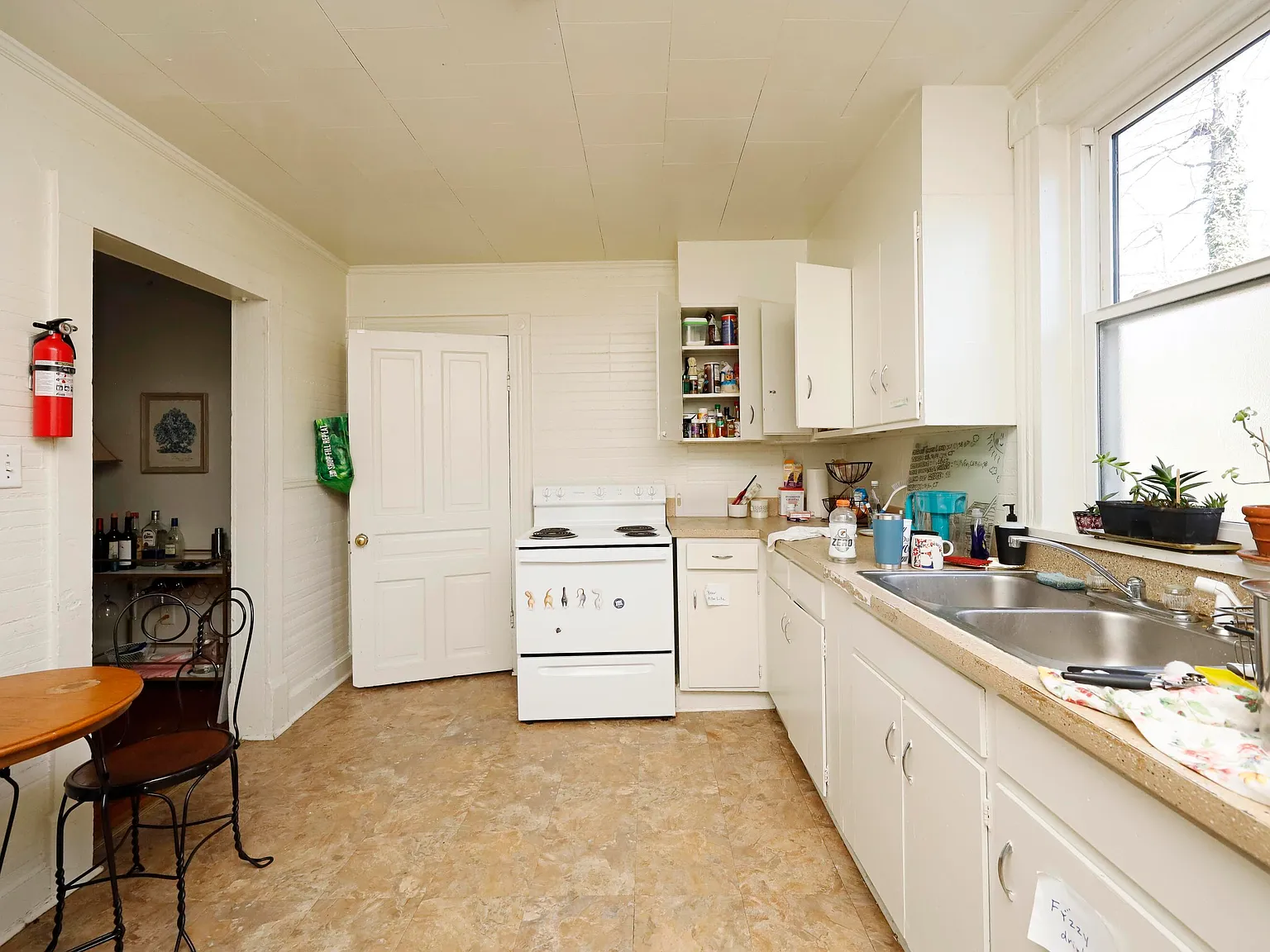 5 bed, 3.0 bath, 2300 sqft, $3,500 — Photo 4