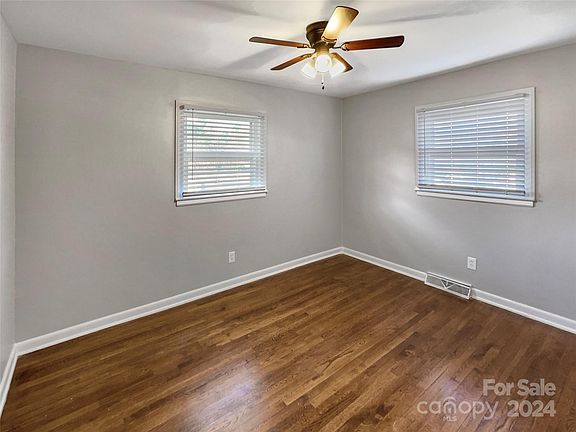 5th image of 310 Park Dr