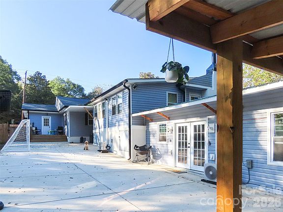 3rd image of 214 E Springs St