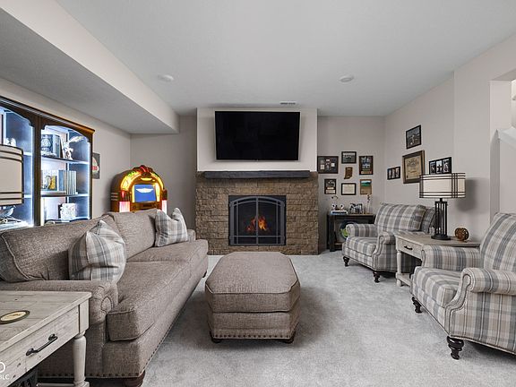 5th image of 15675 Woodford Dr