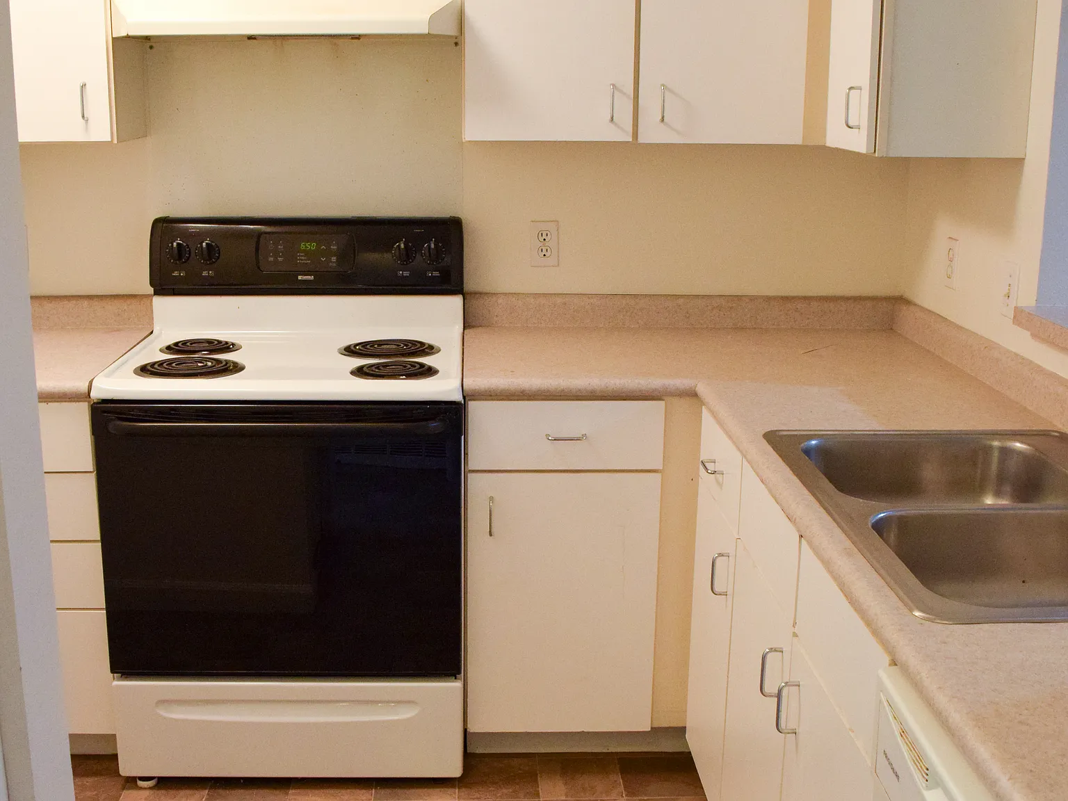 Coleman Apartments — Photo 2