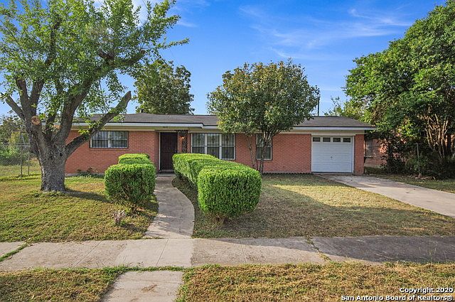 1st image of 4810 Creekmoor Dr