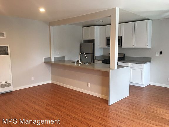 3rd image of 13437 Victory Blvd APT 16