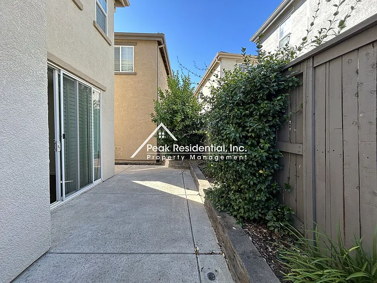 9196 Cortina Cir — Photo 25