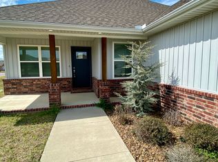 1660 Gallant Fox Ln, Prairie Grove, AR 72753