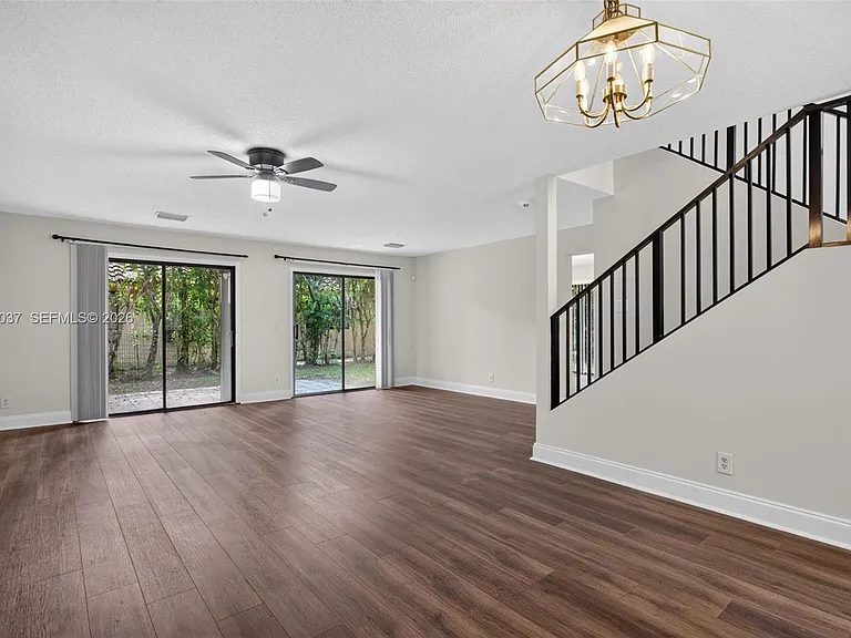 587 NW 38th Ave — Photo 9
