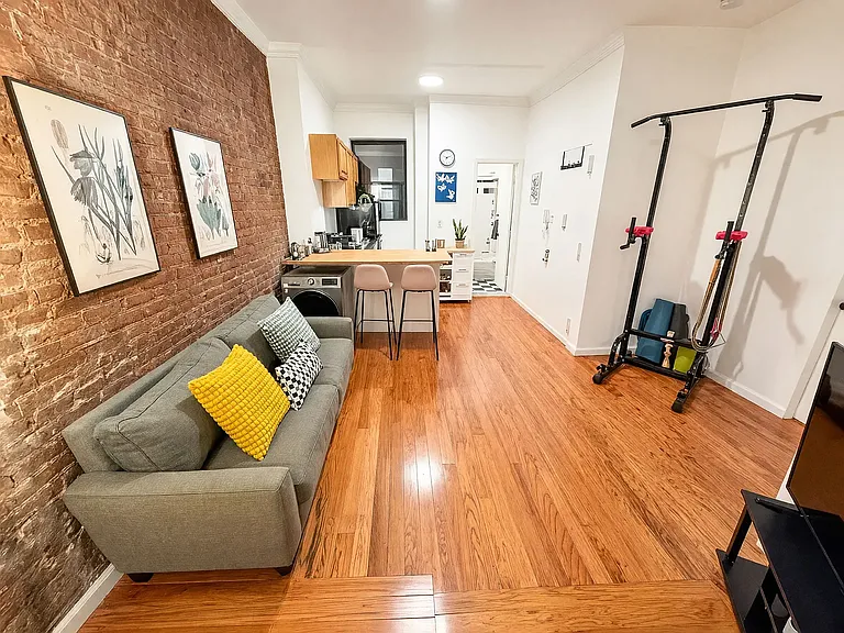 1727 2nd Ave #3R — Photo 1
