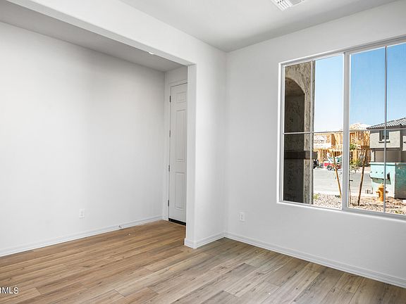 2nd image of 1511 W Sabel Court