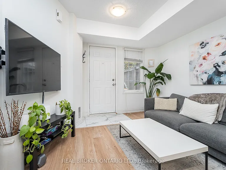 11 Niagara St W #32 — Photo 9