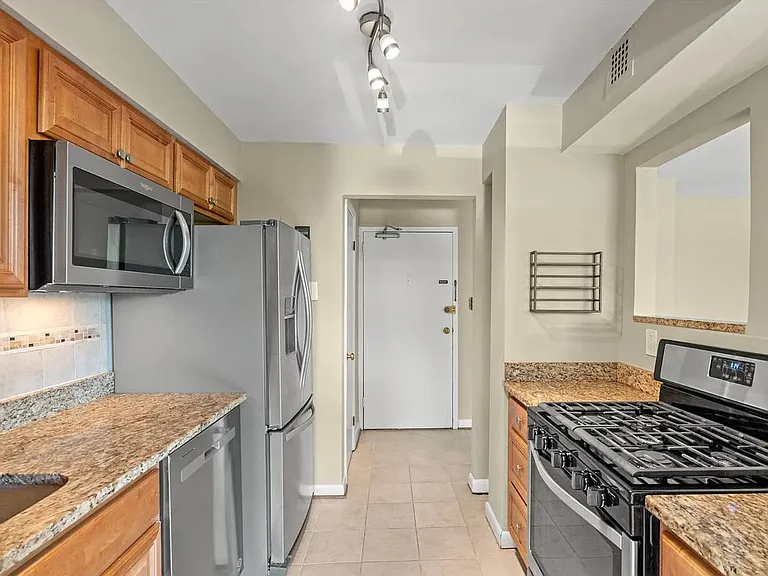 600 Roosevelt Blvd — Photo 9