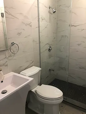 Rented by Leonidas Realty | media 15