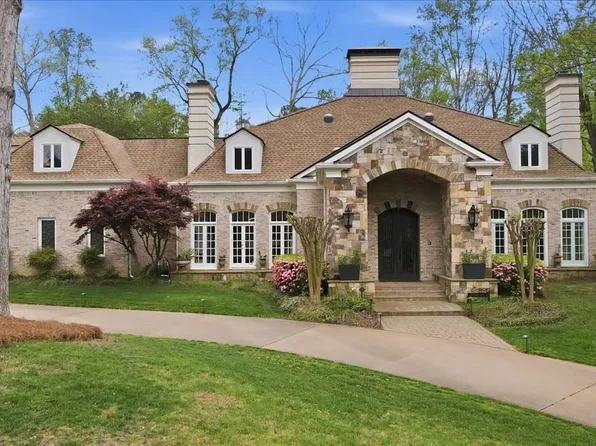 890 Marseilles Dr, Sandy Springs, GA 30327