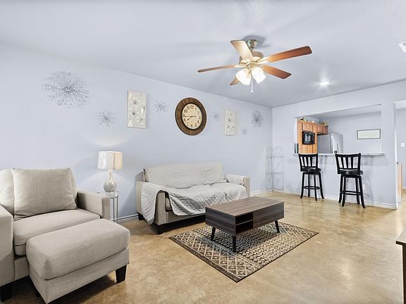 3rd image of 2813 Leroy Cir APT A