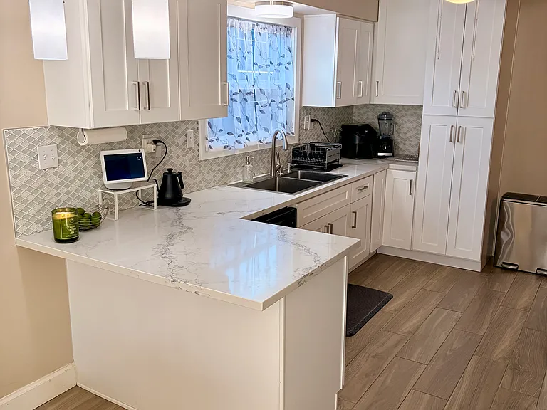 1342 Bennett Ave — Photo 6