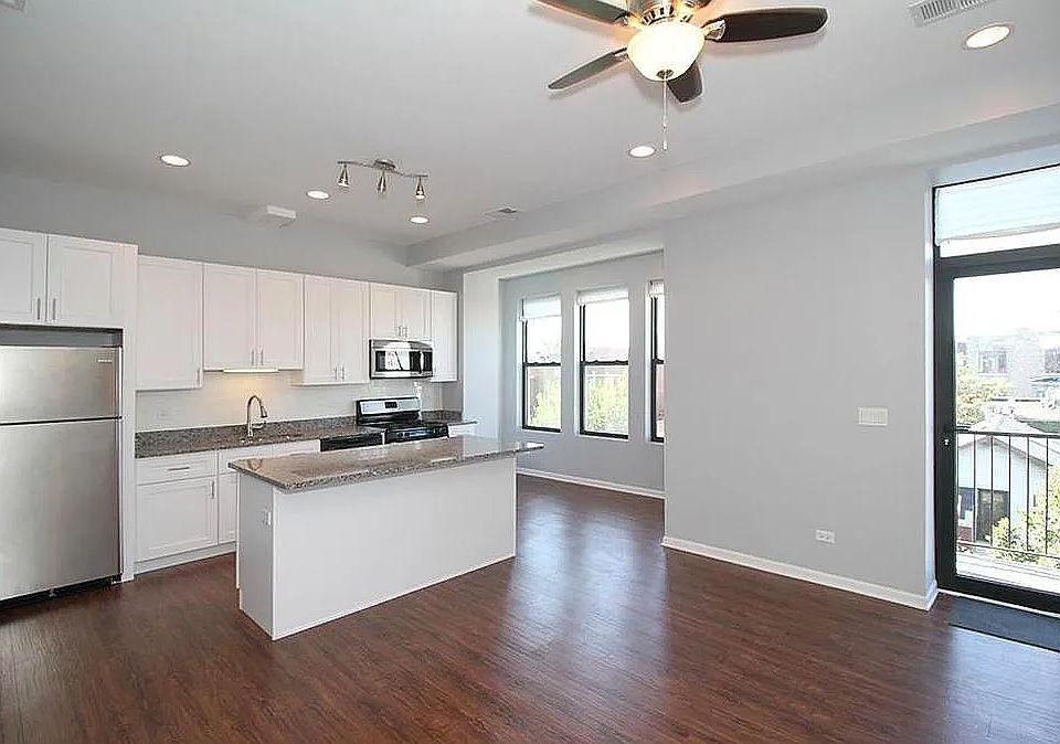 1st image of 1057 W Grand Ave #4M