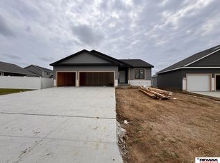6920 N 8th St, Lincoln, NE 68521