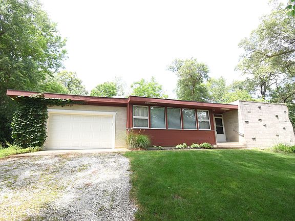 3rd image of 900 W Winding Rd