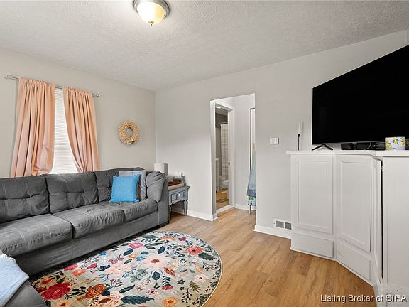 4th image of 143 Fern Street