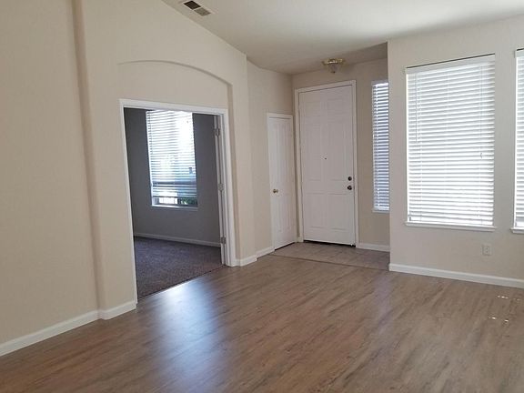 3rd image of 211 Highfield Cir