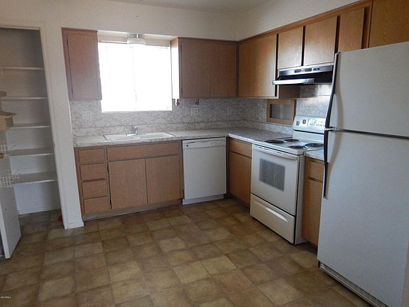 4th image of 516 W La Jolla Dr