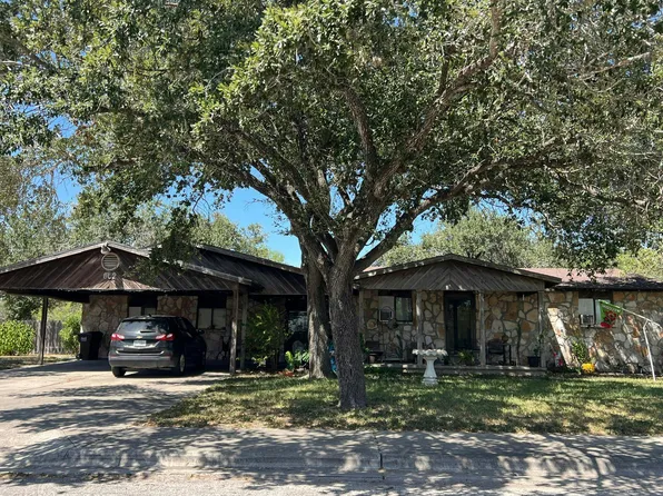 602 W Avenue I #1/2, Kingsville, TX 78363