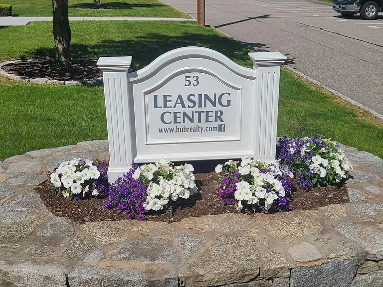 Colonial Village Apartments & Townhomes at Colonial Village — Photo 9