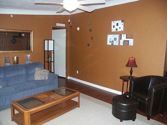 3rd image of 136 Elaine Dr