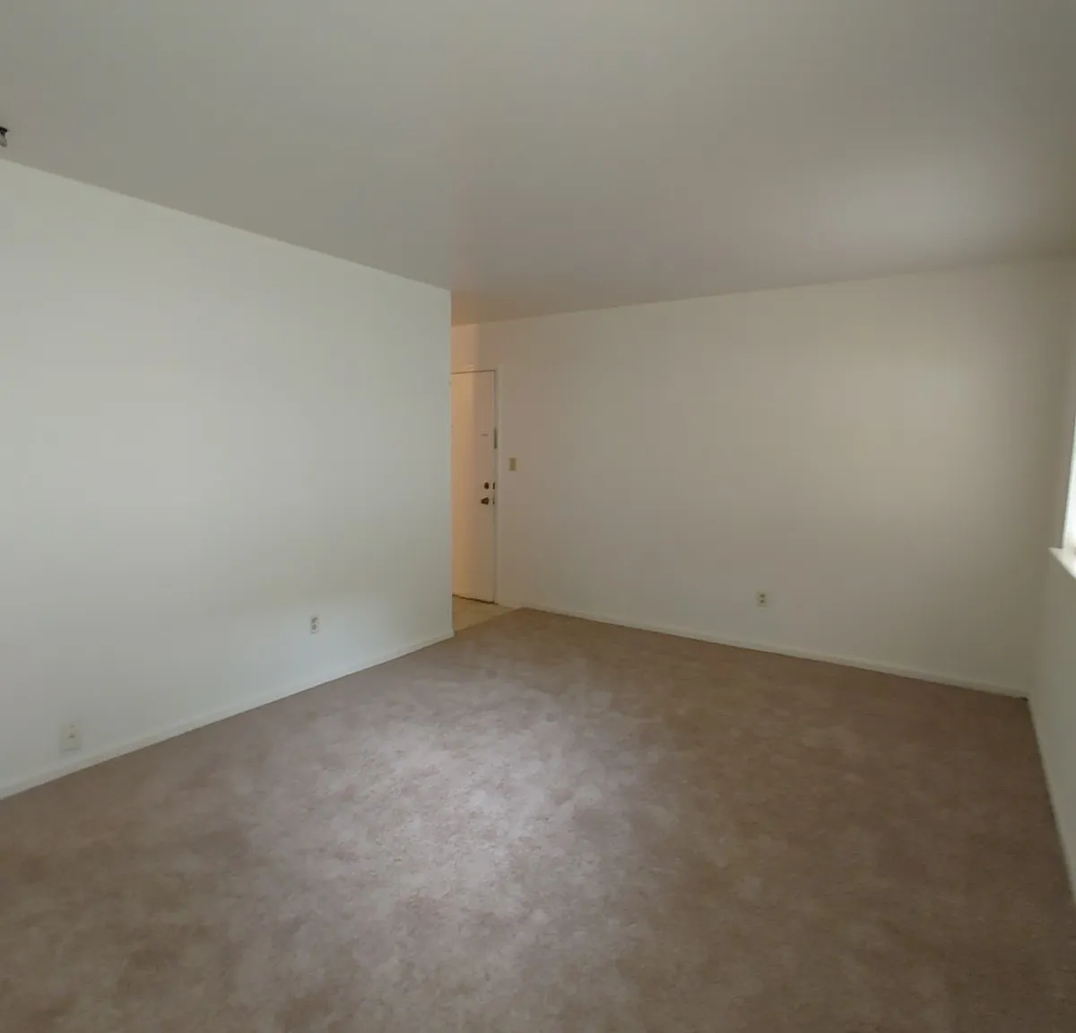 Salem VA 2 Bdrm Apt — Photo 2