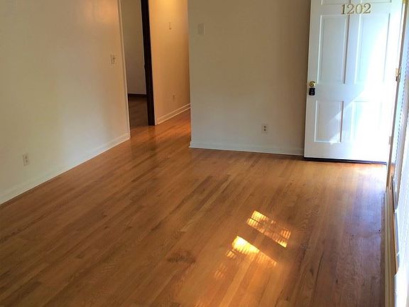 3rd image of 1202 Oakdell Ct