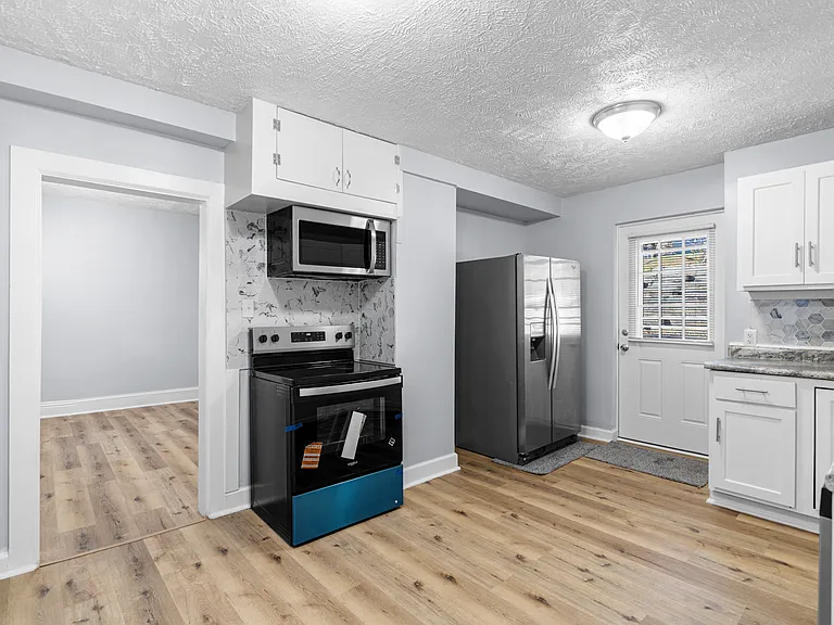 3020 Arbor St — Photo 3