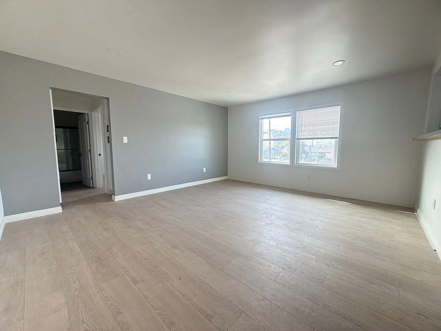 2400DelM — Photo 3