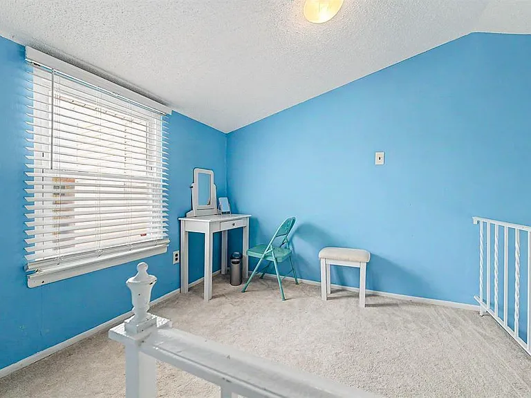 423 Berkshire Dr — Photo 14