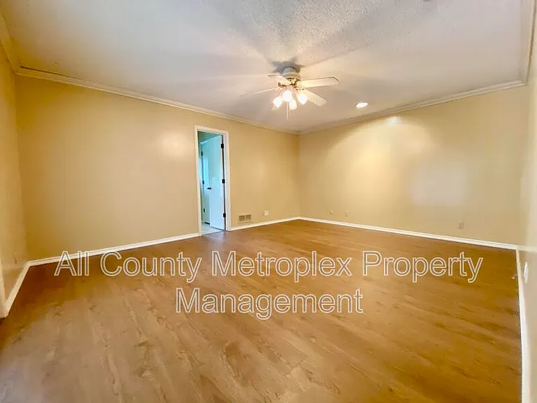 223 Woodcrest Dr — Photo 9