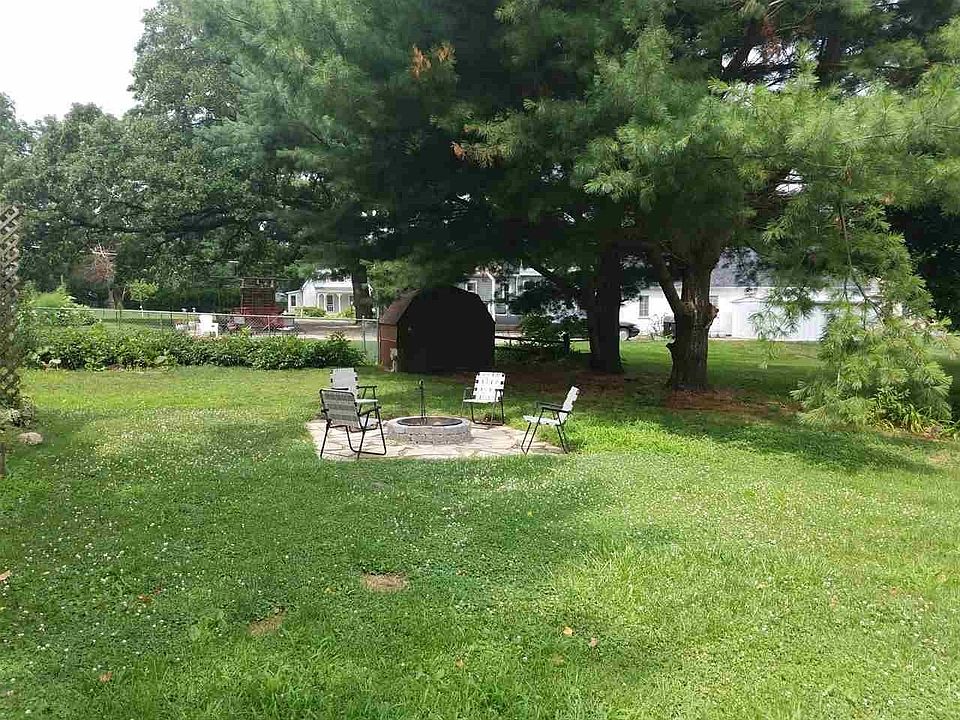 2nd image of 222 N Division St