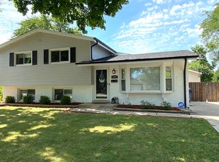 312 N Pioneer Dr, Addison, IL 60101