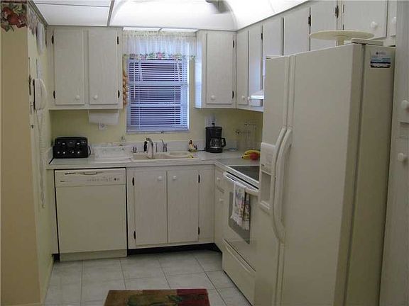 4th image of 3300 W Rolling Hills Cir APT 702