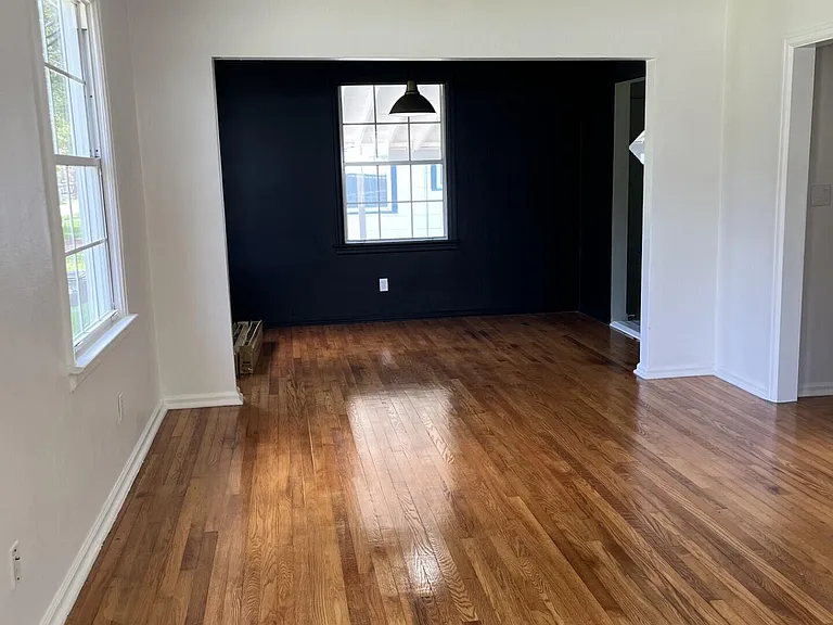 4826 French St — Photo 5
