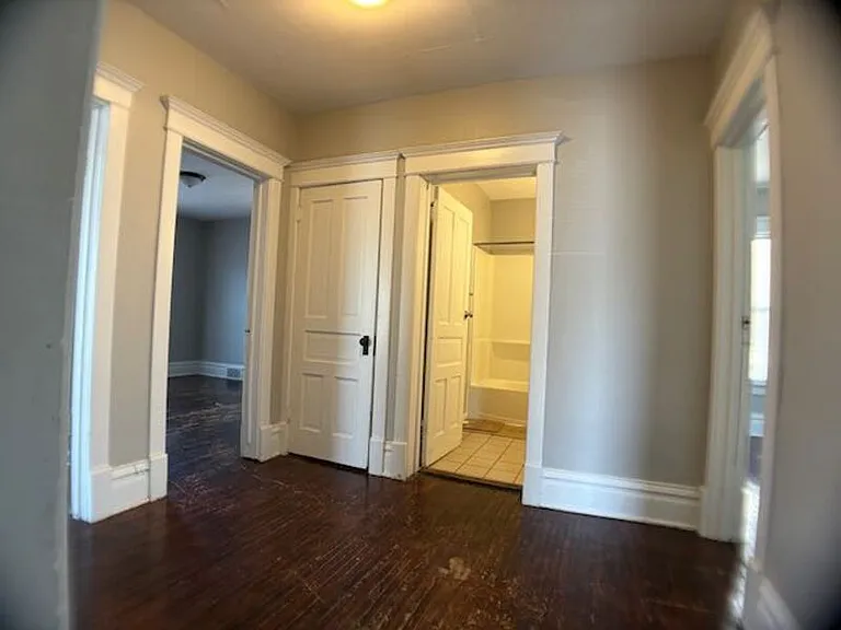 1010 N Elmwood Ave — Photo 8