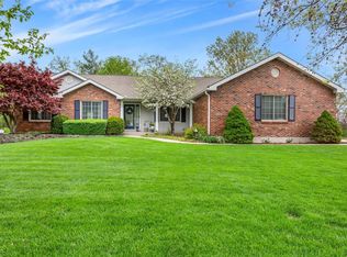 373 Round Tower Dr E, Saint Charles, MO