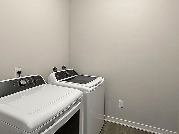 3rd image of 512 Monastery Pl #3