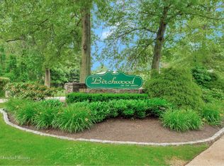 2413 Wilshire Ln, Oakdale, NY 11769