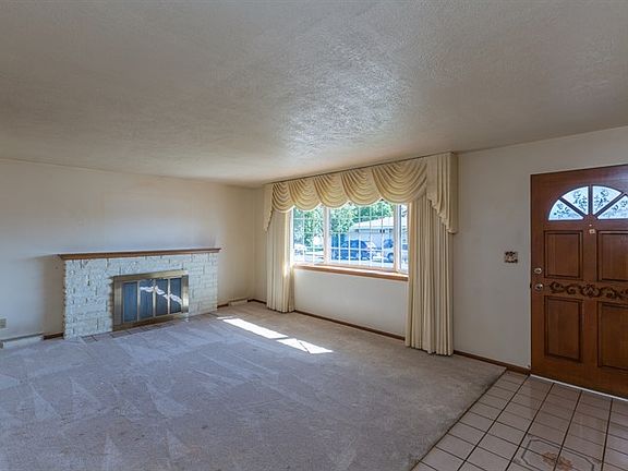 2nd image of 3240 W Rosewood Ave