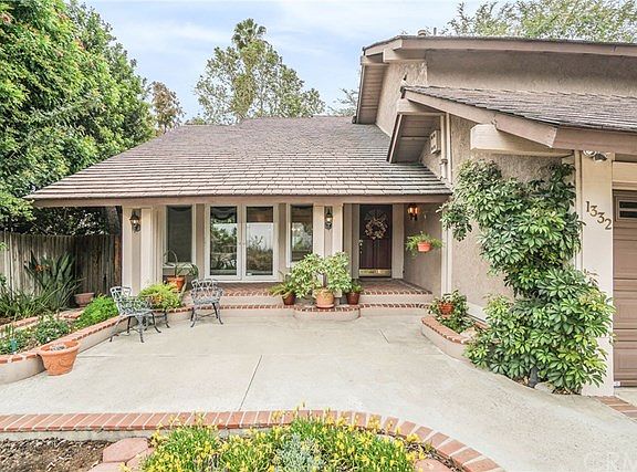 2nd image of 1332 Calle Linda