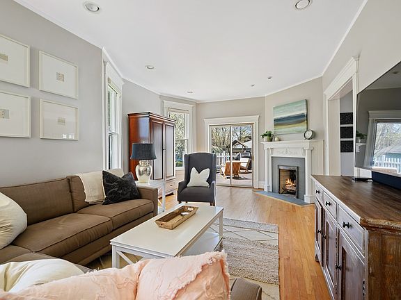4th image of 727 Park Ave