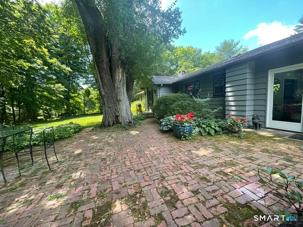2 bed, 1.5 bath, 1649 sqft, $14,000 — Photo 3