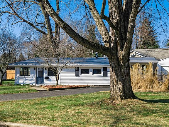 3rd image of 157 Gary Lee Dr