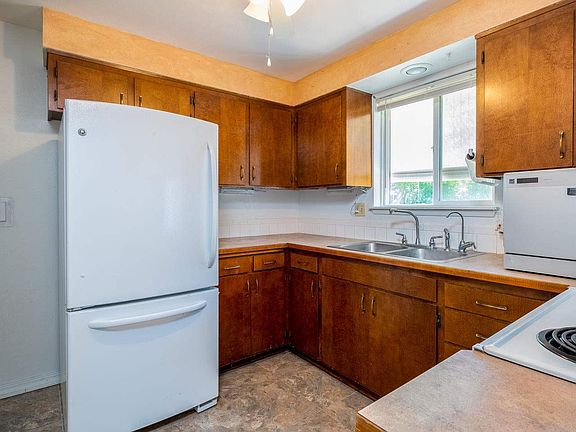 2nd image of 311 Holladay Dr