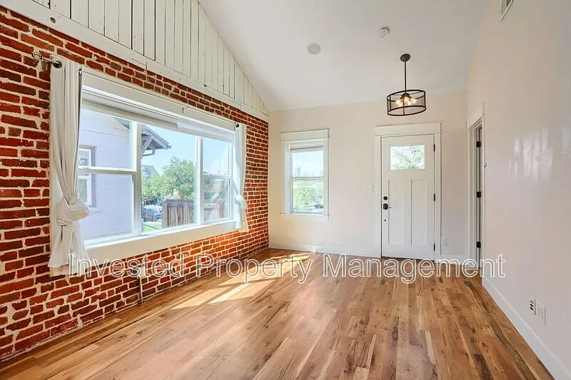 3 bed, 2.5 bath, 1400 sqft, $3,400 — Photo 4